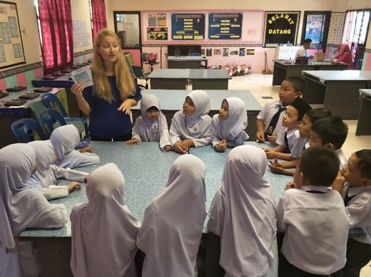 Inka teaching a group of first graders.